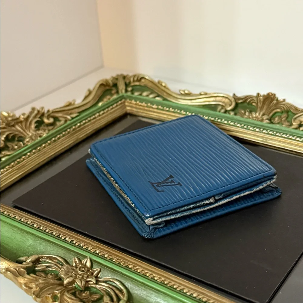 LOUIS VUITTON Epi Porte Monnaie Boite
Coin Purse - Picture 3 of 7